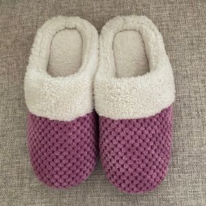 Women’s Ultraideas Fleece Memory Foam Slippers, Size 7-8, Lavender